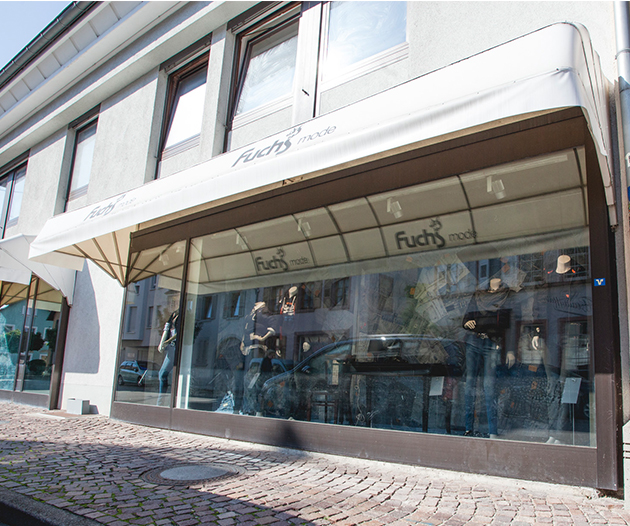 Schaufensterfront des Modehauses Fuchs in der Dielenmarktstraße